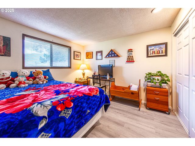 353 71ST St, Springfield, OR 97478