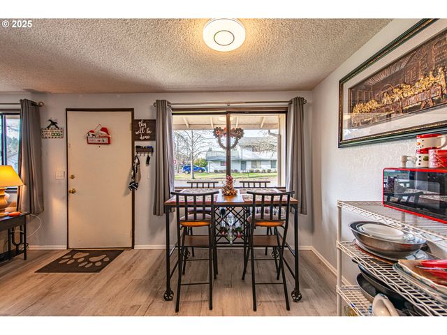 353 71ST St, Springfield, OR 97478