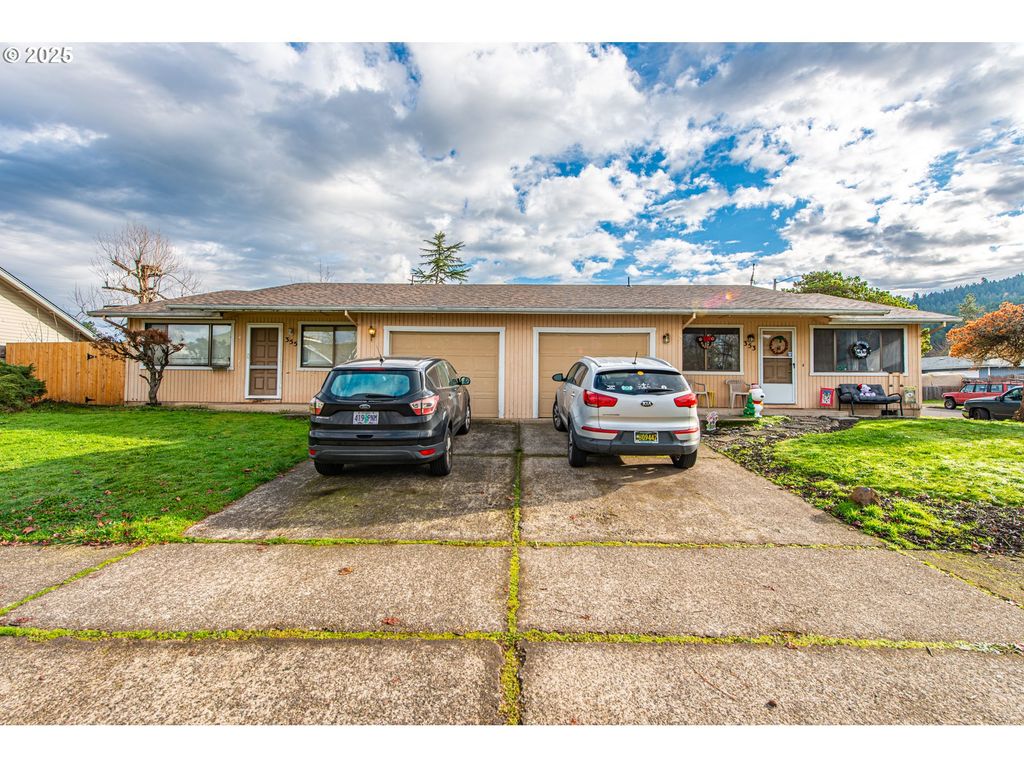 353 71ST St, Springfield, OR 97478