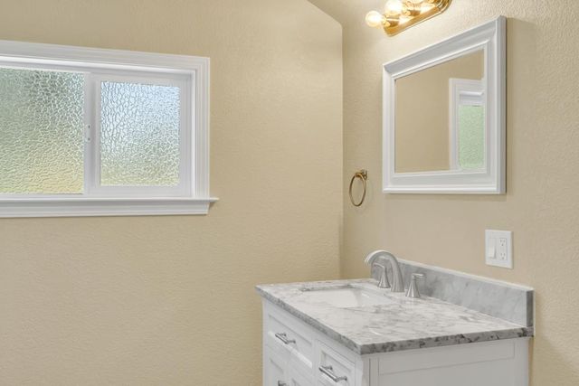 25 S Sacramento St, Ione, CA 95640