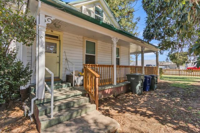 25 S Sacramento St, Ione, CA 95640