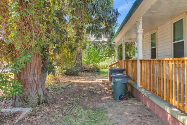25 S Sacramento St, Ione, CA 95640