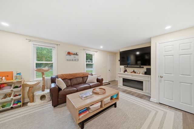 10 Chestnut Rd B, Groton, MA 01450