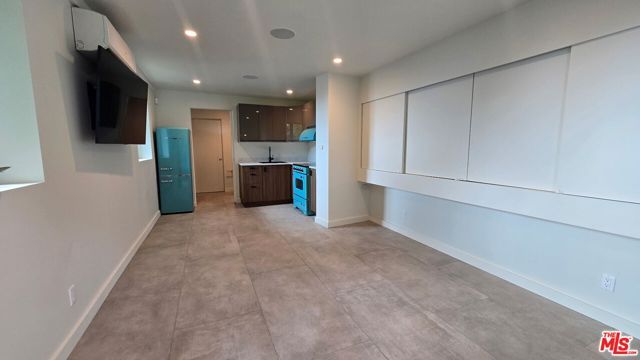 8718 St Ives Drive, West Hollywood, CA 90069