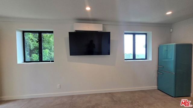8718 St Ives Drive, West Hollywood, CA 90069
