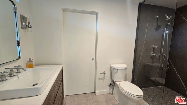8718 St Ives Drive, West Hollywood, CA 90069