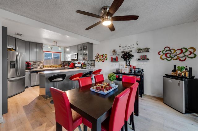 1229 Fall Creek Way, Sacramento, CA 95833