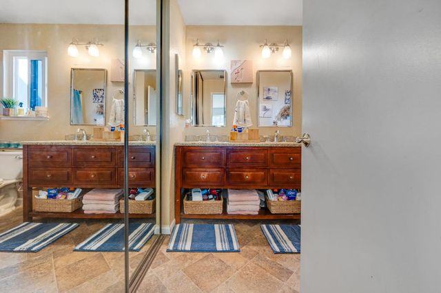 1229 Fall Creek Way, Sacramento, CA 95833