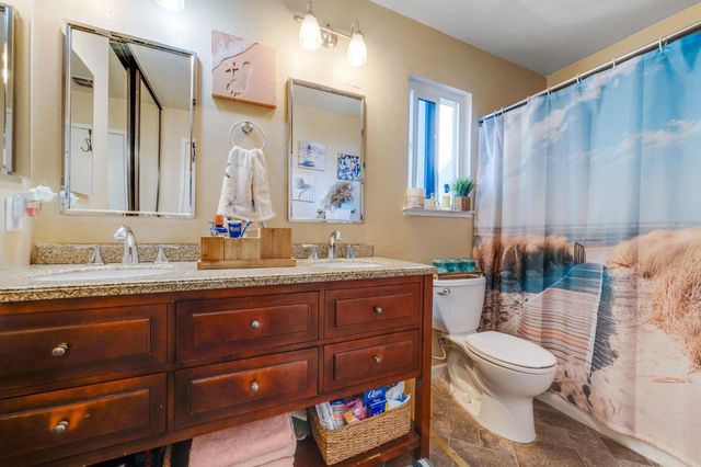 1229 Fall Creek Way, Sacramento, CA 95833