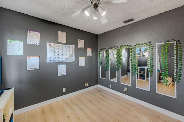 1229 Fall Creek Way, Sacramento, CA 95833