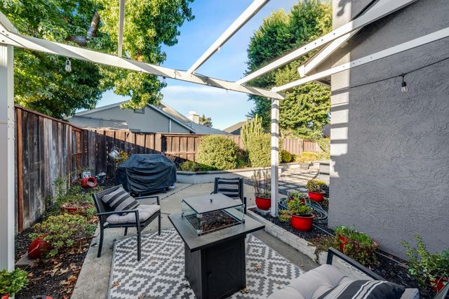 1229 Fall Creek Way, Sacramento, CA 95833