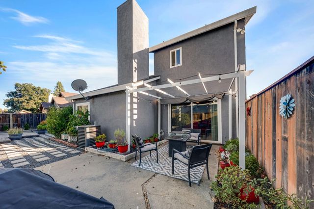 1229 Fall Creek Way, Sacramento, CA 95833