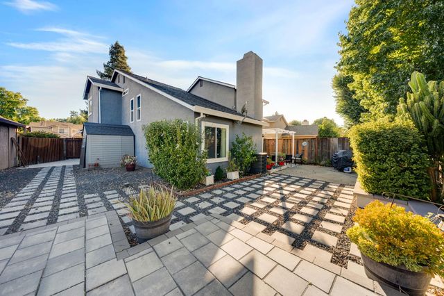 1229 Fall Creek Way, Sacramento, CA 95833