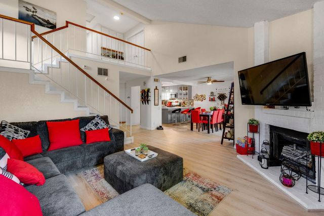 1229 Fall Creek Way, Sacramento, CA 95833