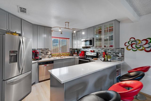 1229 Fall Creek Way, Sacramento, CA 95833