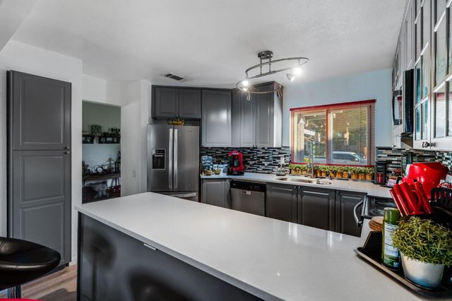 1229 Fall Creek Way, Sacramento, CA 95833
