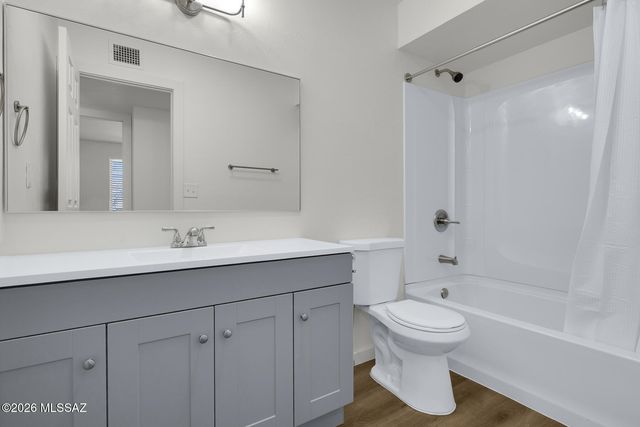 7048 N Northlight Drive, Tucson, AZ 85741