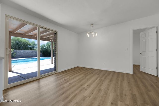 7048 N Northlight Drive, Tucson, AZ 85741