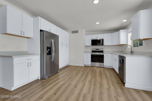 7048 N Northlight Drive, Tucson, AZ 85741