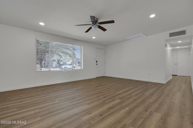 7048 N Northlight Drive, Tucson, AZ 85741