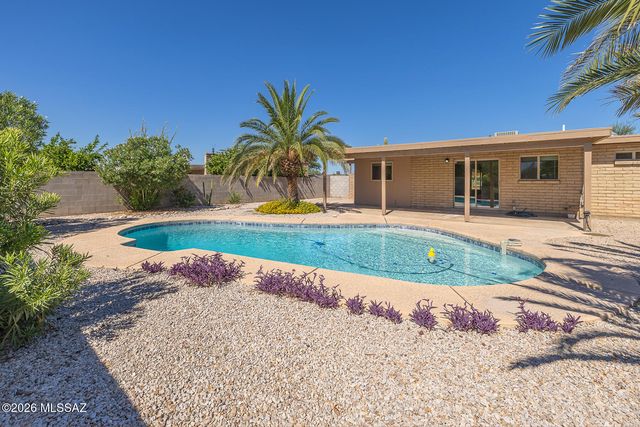 7048 N Northlight Drive, Tucson, AZ 85741