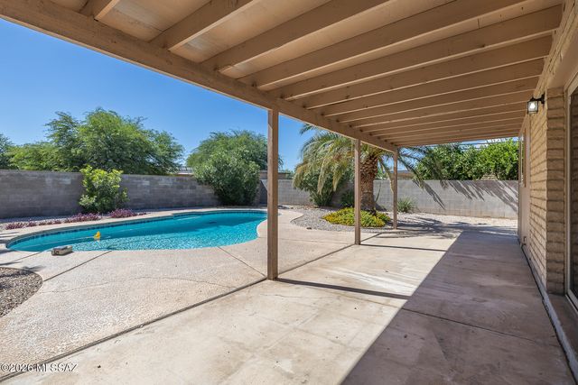 7048 N Northlight Drive, Tucson, AZ 85741