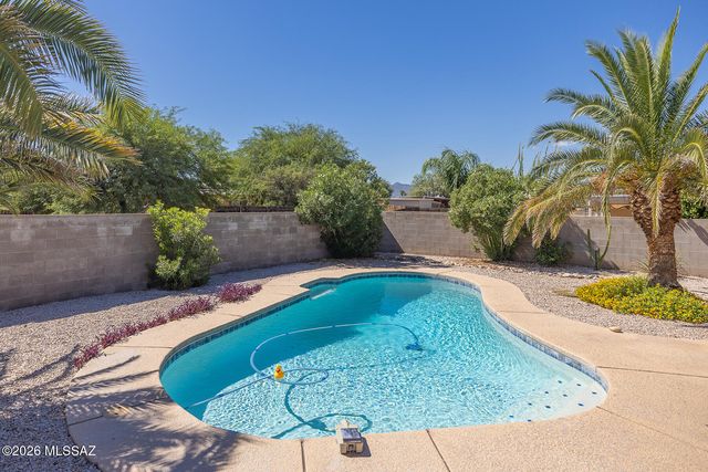 7048 N Northlight Drive, Tucson, AZ 85741