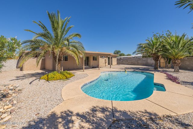 7048 N Northlight Drive, Tucson, AZ 85741