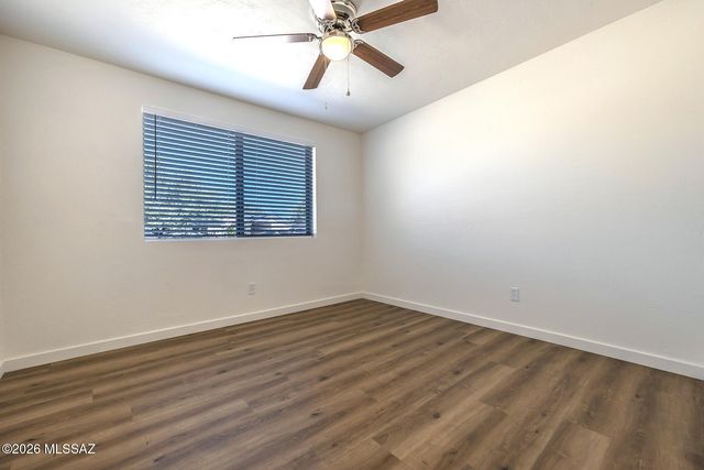 7048 N Northlight Drive, Tucson, AZ 85741