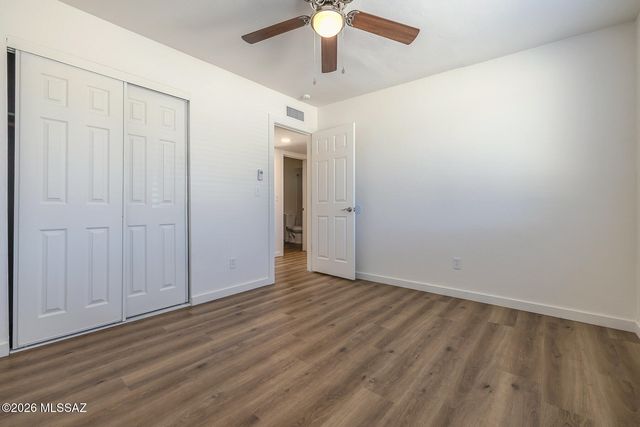 7048 N Northlight Drive, Tucson, AZ 85741