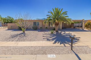 7048 N Northlight Drive, Tucson, AZ 85741