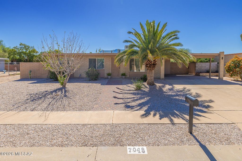 7048 N Northlight Drive, Tucson, AZ 85741