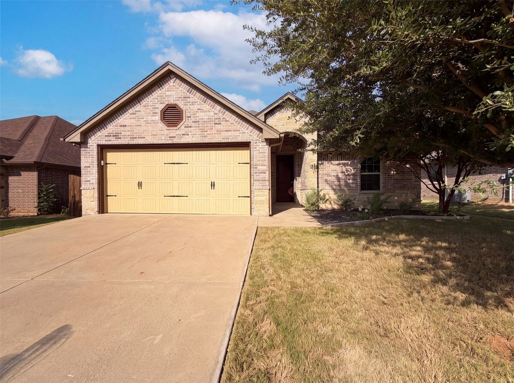 120 Donna Circle, Granbury, TX 76049
