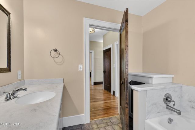 326 E Dudley Street, Maumee, OH 43537