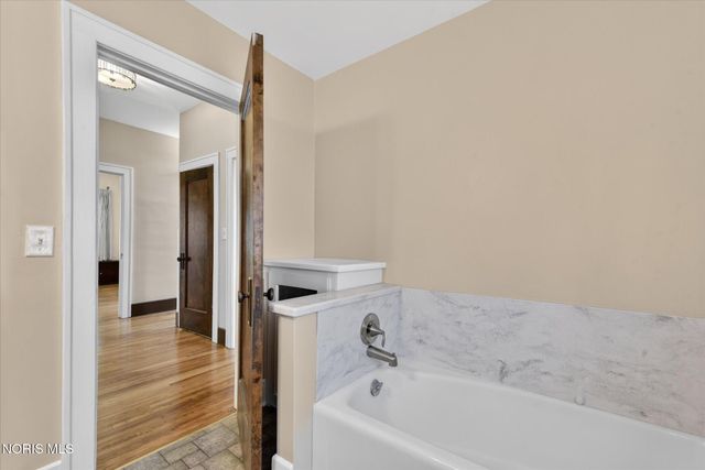 326 E Dudley Street, Maumee, OH 43537