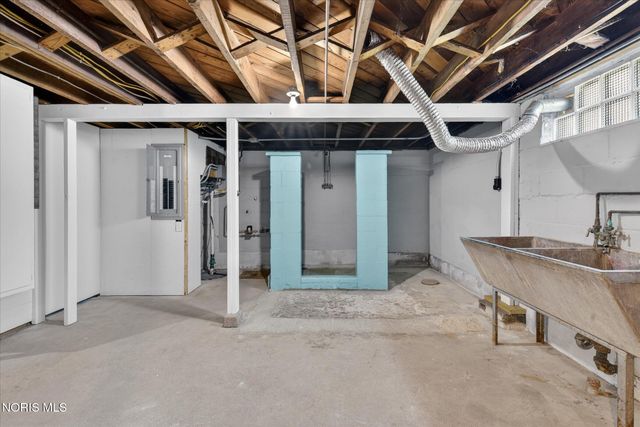 326 E Dudley Street, Maumee, OH 43537