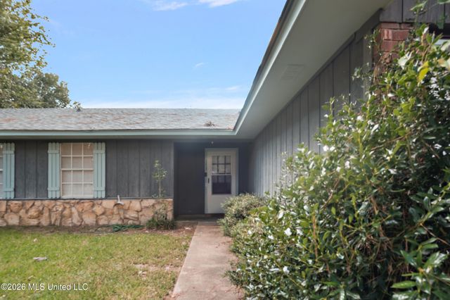 173 Thousand Oaks Circle, Jackson, MS 39212