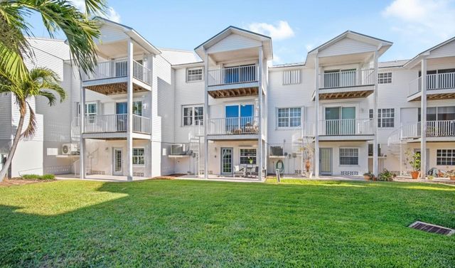 135 BATH CLUB CIRCLE, North Redington Beach, FL 33708