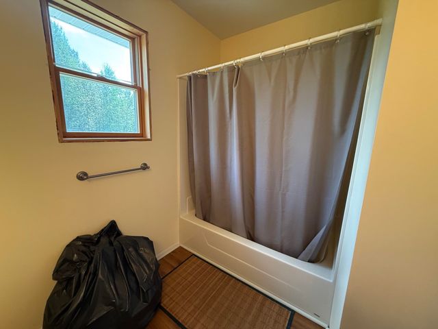 1225 W Sun Oil Road, Gladwin, MI 48624
