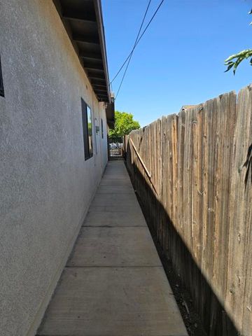 704 S H Street, Imperial, CA 92251