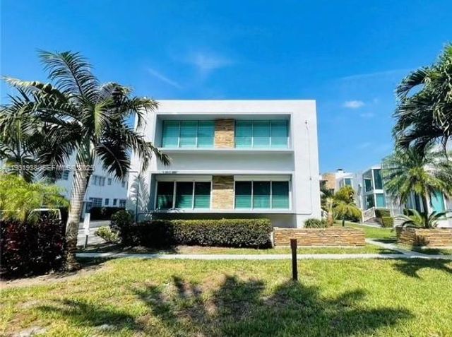 10178 Collins Ave 202, Bal Harbour, FL 33154