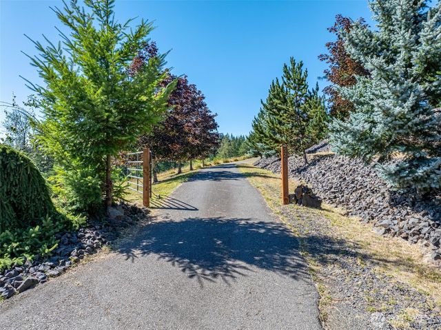 526 Haywire Road, Winlock, WA 98596