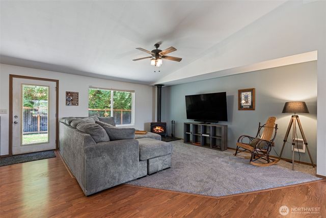 526 Haywire Road, Winlock, WA 98596