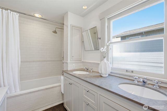 1625 7th Avenue W, Seattle, WA 98119