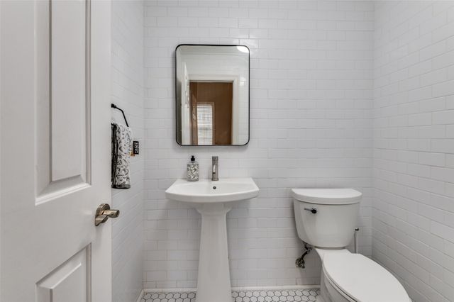 2204 Yaupon Drive, Irving, TX 75063