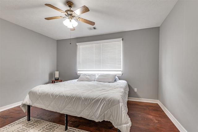 2204 Yaupon Drive, Irving, TX 75063