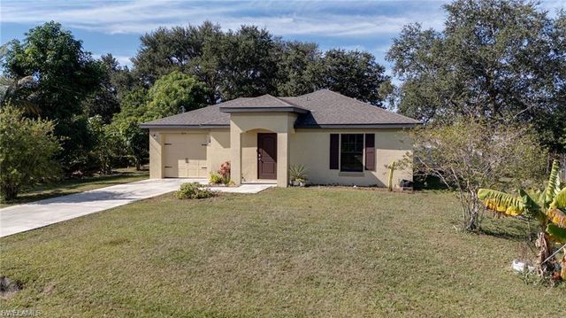 824 Umber DR, Fort Myers, FL 33913