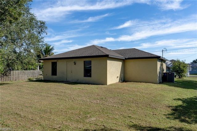 824 Umber DR, Fort Myers, FL 33913