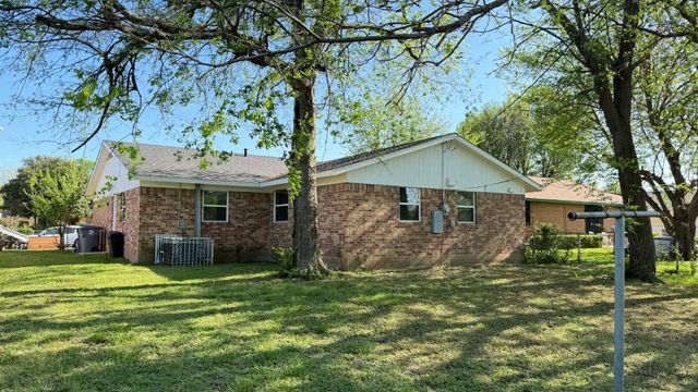 4247 Clark College Drive, Dallas, TX 75241