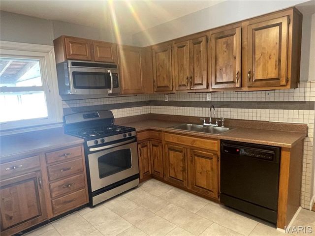 805 Saint Patrice Lane, Florissant, MO 63031